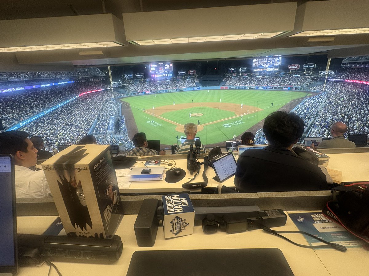53,207 in attendance to see Shohei Ohtani's Dodgers pitching debut.

It's the Dodgers 13th sellout of the season.