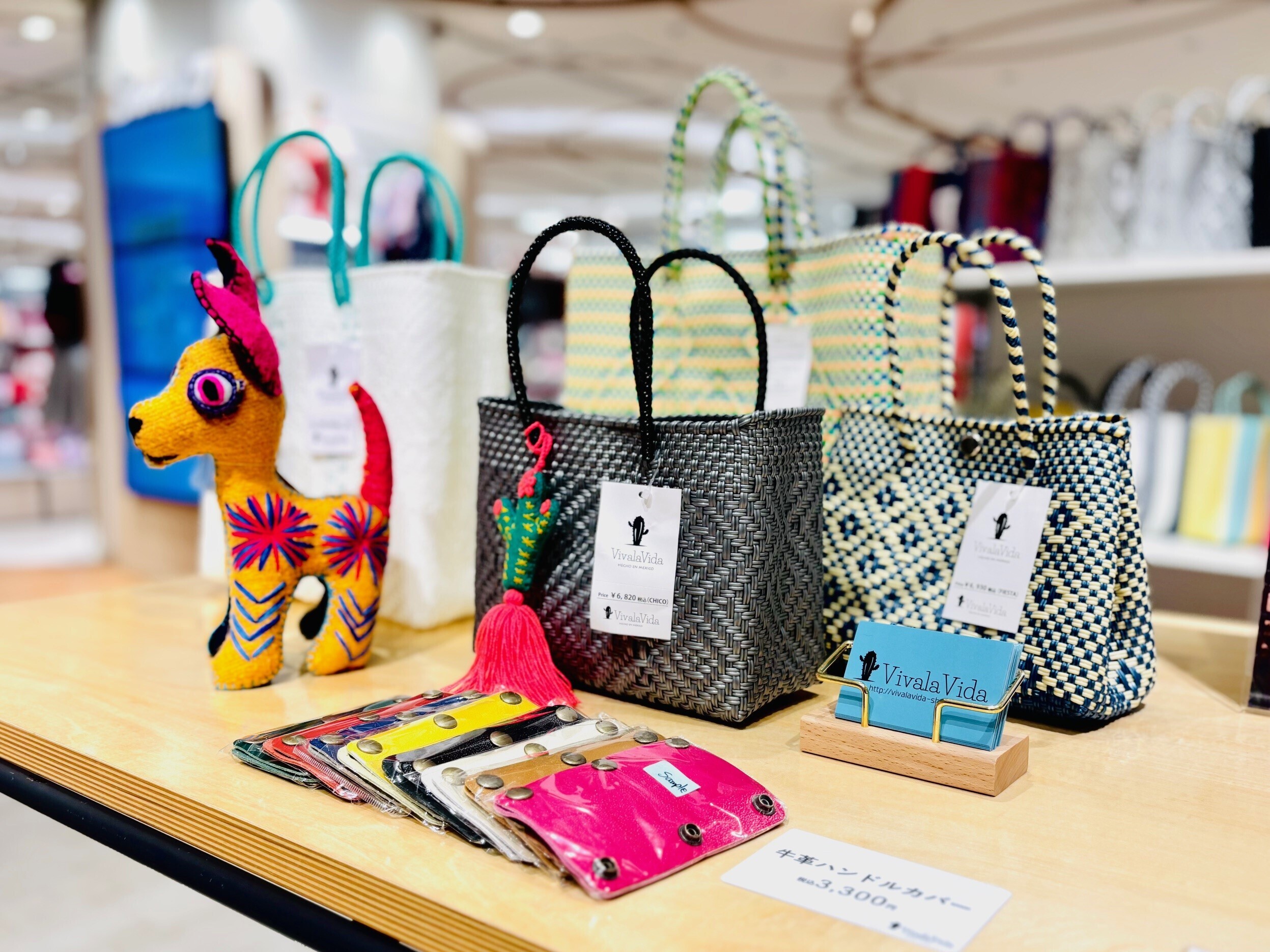 メルカドバッグ　Vivala Vida チャーム付き メキシコ メルカドバッグ Vivala Vida チャーム付き メキシコ - メルカリ