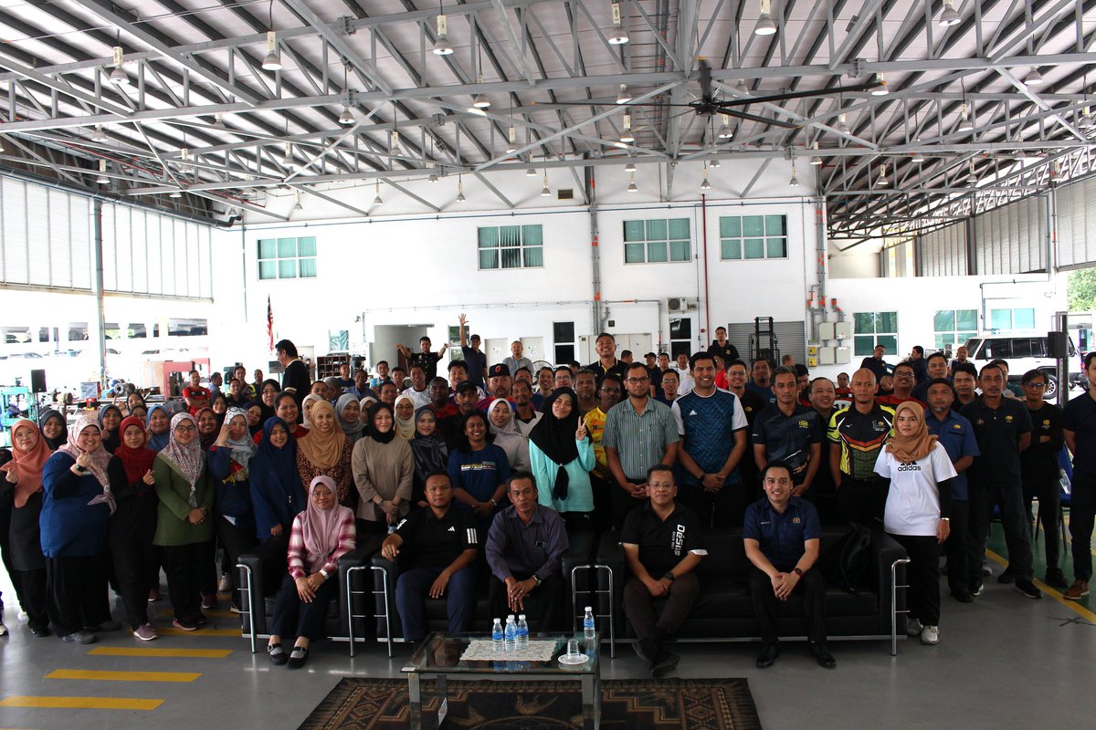 JKRWoksyop's tweet image. 16 Jun 2025
Ceramah Kesedaran Bahaya Penyalahgunaan Dadah & Gotong Royong Perdana BPMek bertempat di Garaj Blok A. Terima kasih diucapkan kepada En Razshahfiq Ily Nadi, Ketua AADK Daerah Cheras di atas perkongsian ilmu yang telah disampaikan @IPJKR_Official @IPJKR_Official