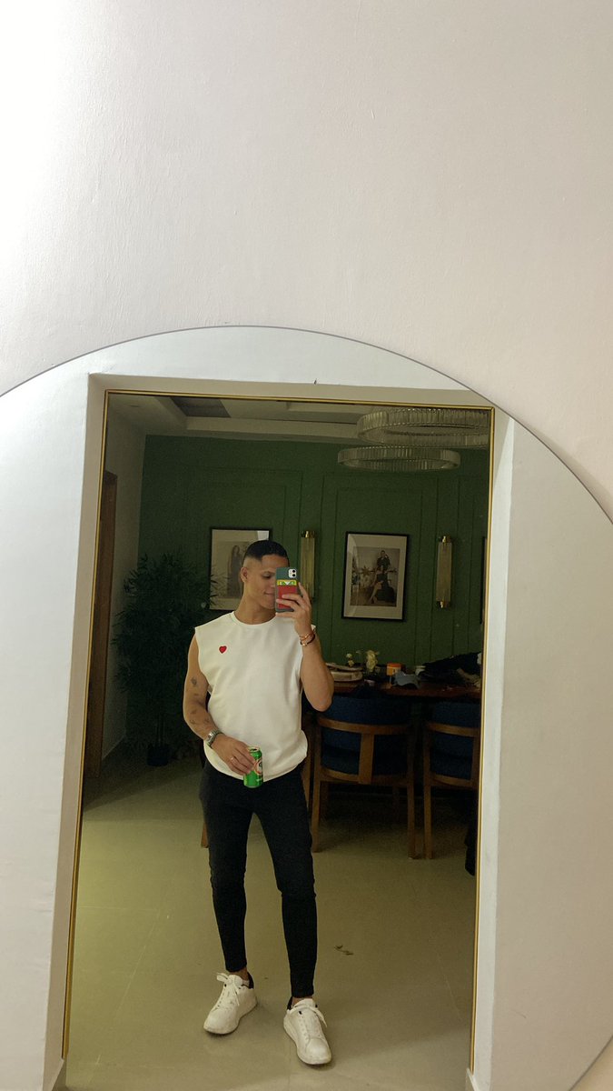 imdimples__'s tweet photo. fumamo’ zaza en el balcón del east de purita maldad 🔥🙂‍↕️
.
#hoteleast #Beele #nightout #mood #quevalgalapena https://t.co/7aHV8Y7iUD