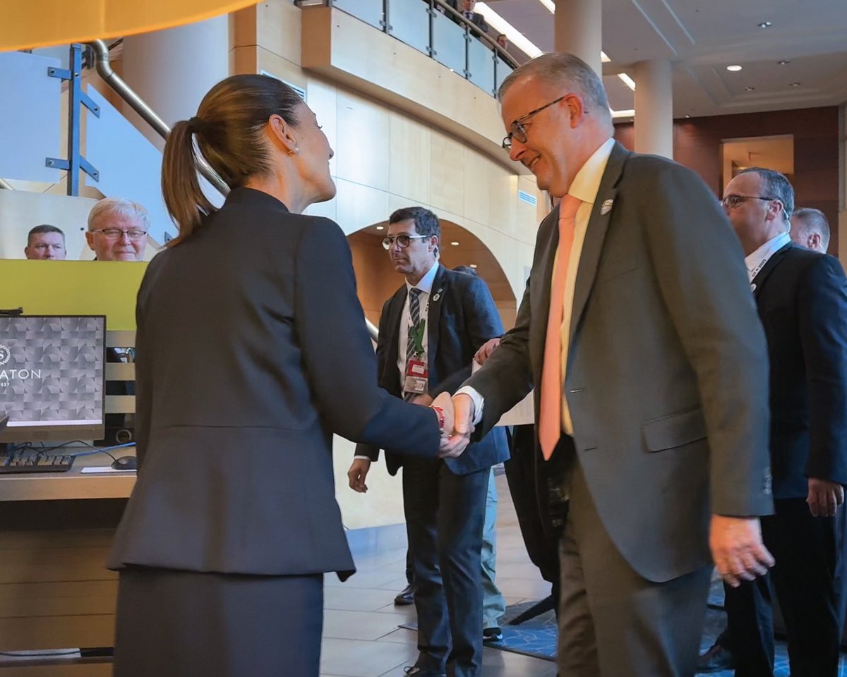 En vísperas de la Cumbre del G7, la presidenta <a href="/Claudiashein/">Claudia Sheinbaum Pardo</a> saluda al primer ministro de Australia, Anthony Albanese. Ambos países suman 59 años de amistad y una creciente relación comercial.
