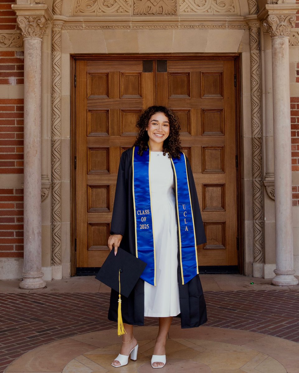 Congratulations to @cocwbb alumna Monique Febles ‘23 earning her Bachelors of Science in Applied Mathematics from UCLA! 
#StartHereGoAnywhere🎓
#CougarPride
✌️💙🏀