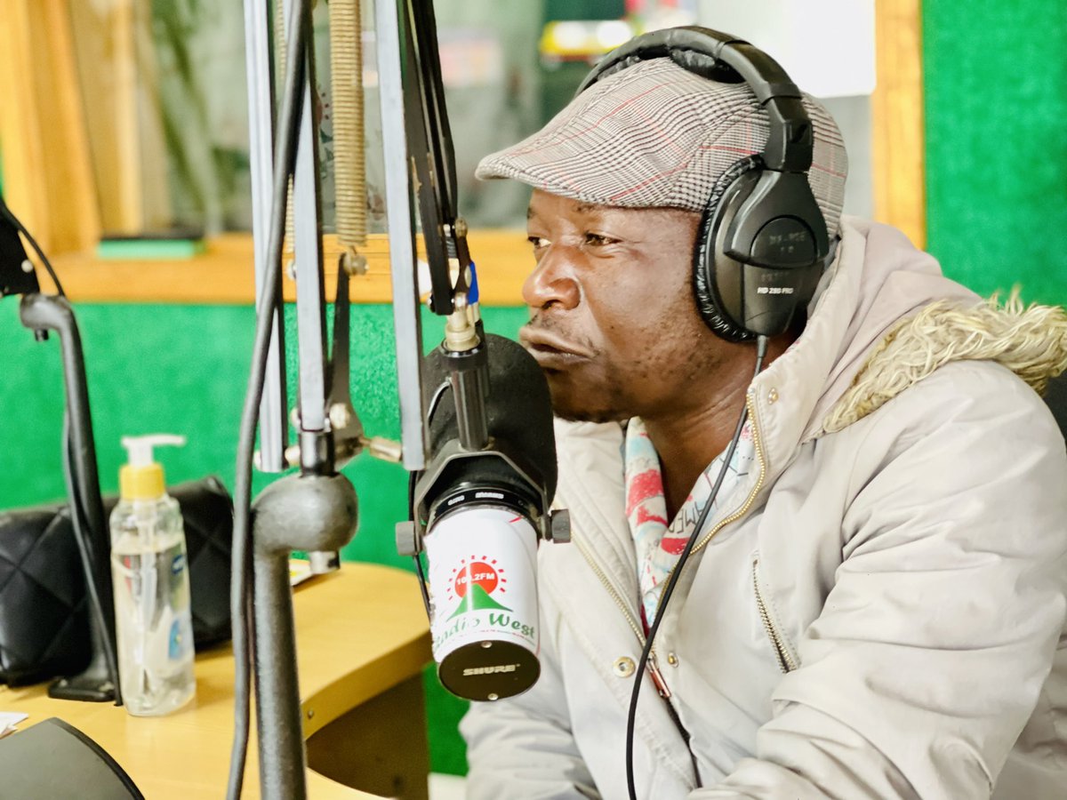 Bwasheesha!
Mwebare kuguma nimwimuka naitwe🙏🙏

Egi ni prog ya #OwakutangAheeru
Na Kabagambe || Grace || Mzee Bisinsiino..

Twegaiteho otugambire agari owanyu...

#GambaMpurire
#Ekinihiiro