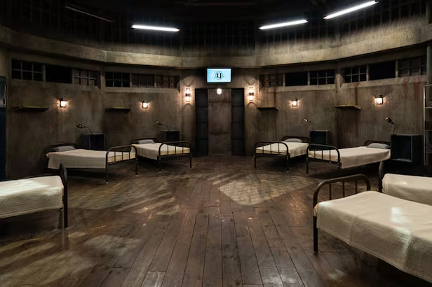 theoryofworms's tweet photo. [📢] ELIMINATION SYSTEM EXPLANATION

Players that have lost the deathmatch will be put in our new and improved prison cells and provided with uniforms ! Enjoy your stay with your fellow inmates, and obtain freedom by winning 5 games within the week. https://t.co/OIPlHeYUGB
