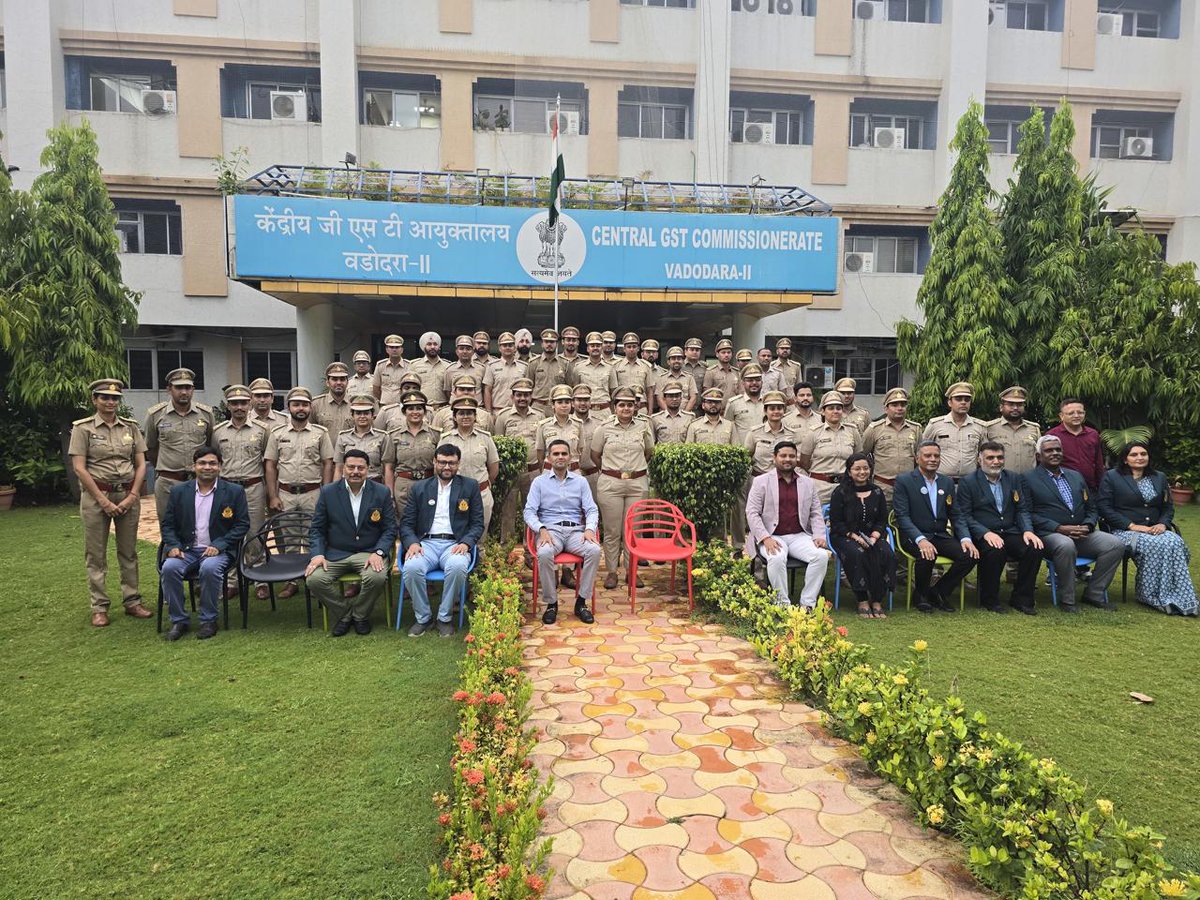 swankhede_IRS's tweet image. Happy to delivery lecture on NDPS Act , Emerging Trends in Smuggling & Evasion under Customs Act, 1962 / NDPS Act, 1985 to young officers at NACIN Vadodara. I wish them all the best to efficiently fight the drug menace and serve our nation to the fullest. Jai Hind 🇮🇳