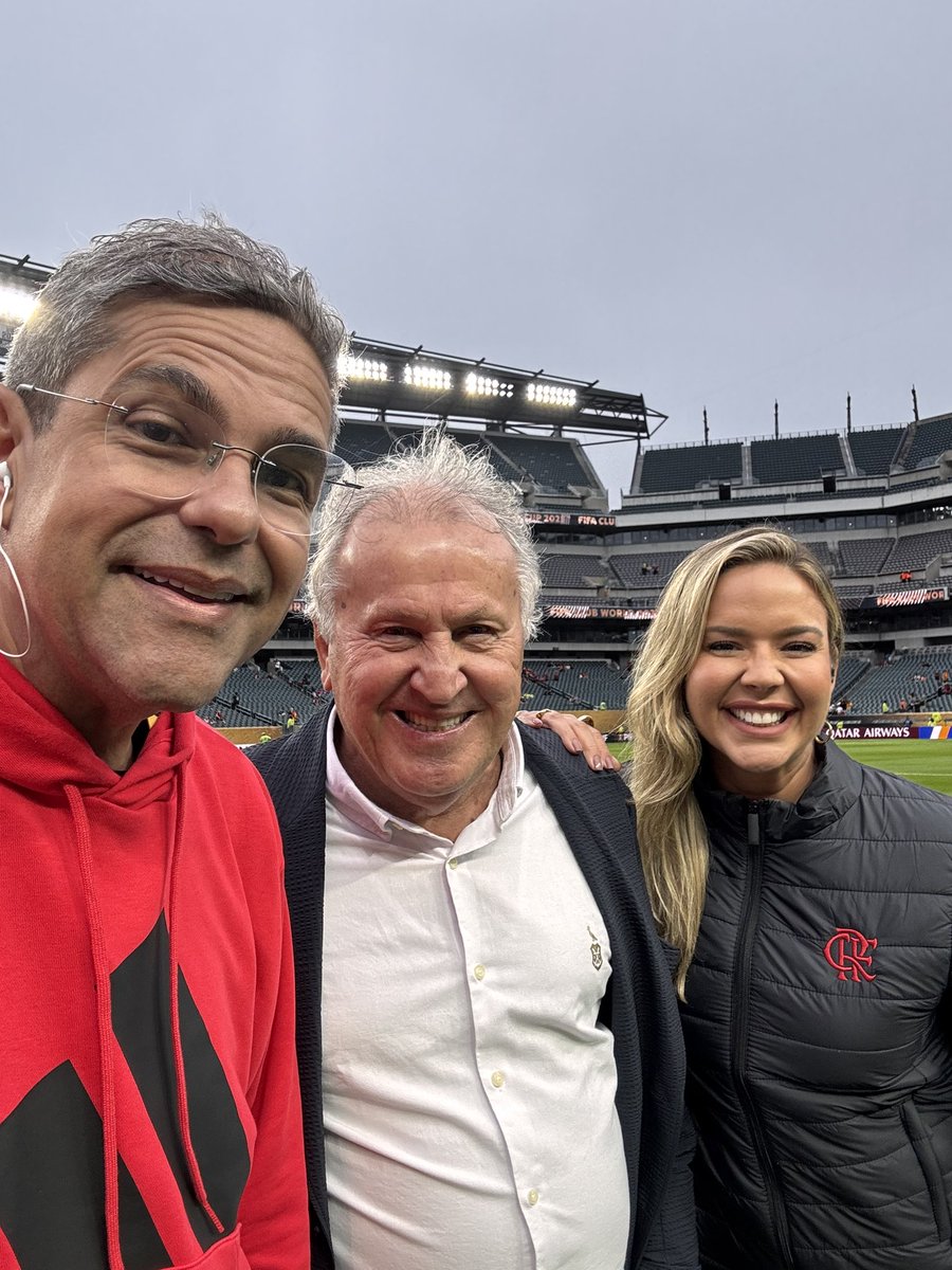 Obrigado pela audiência na <a href="/Flamengo/">Flamengo</a> TV . Eu e <a href="/daniboaventura/">Daniela Boaventura</a> tivemos a honra de receber <a href="/Galinho1953/">Zico Oficial</a> e deu tudo certo . O Mengão venceu e agora o <a href="/ChelseaFC/">Chelsea FC</a> na sexta será um encontro memorável .