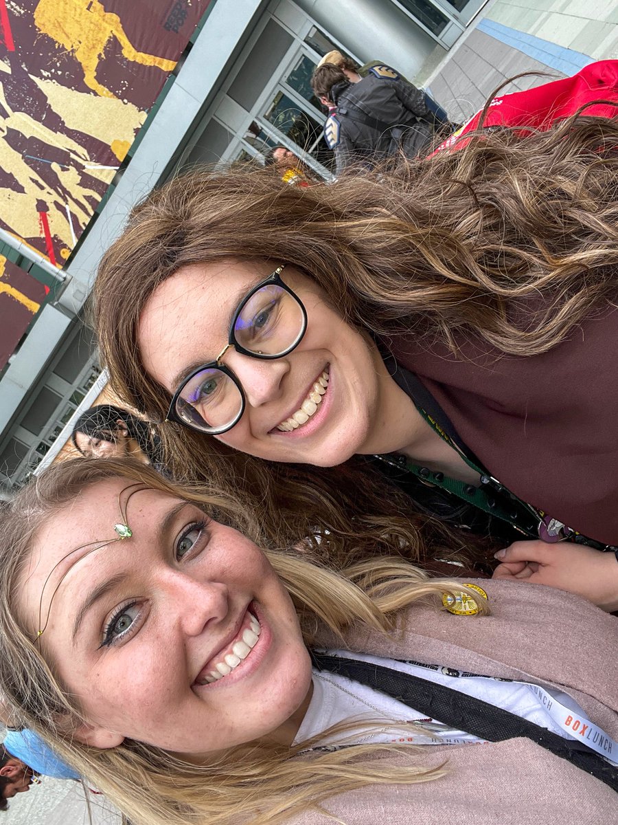 maggie ⚫️〰️⚫️ tweet media