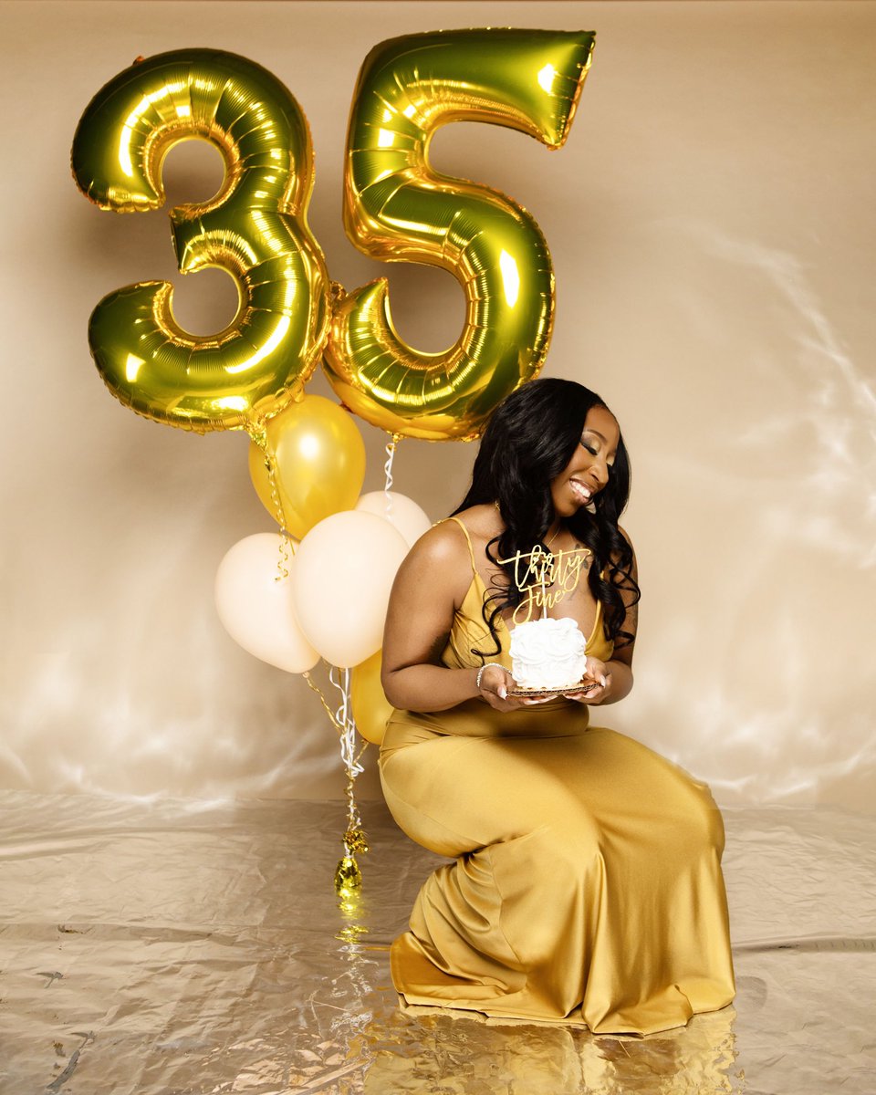 _astoldbynini's tweet photo. 6.16 🥳🥂
#veeday https://t.co/7kj6jrBc7B