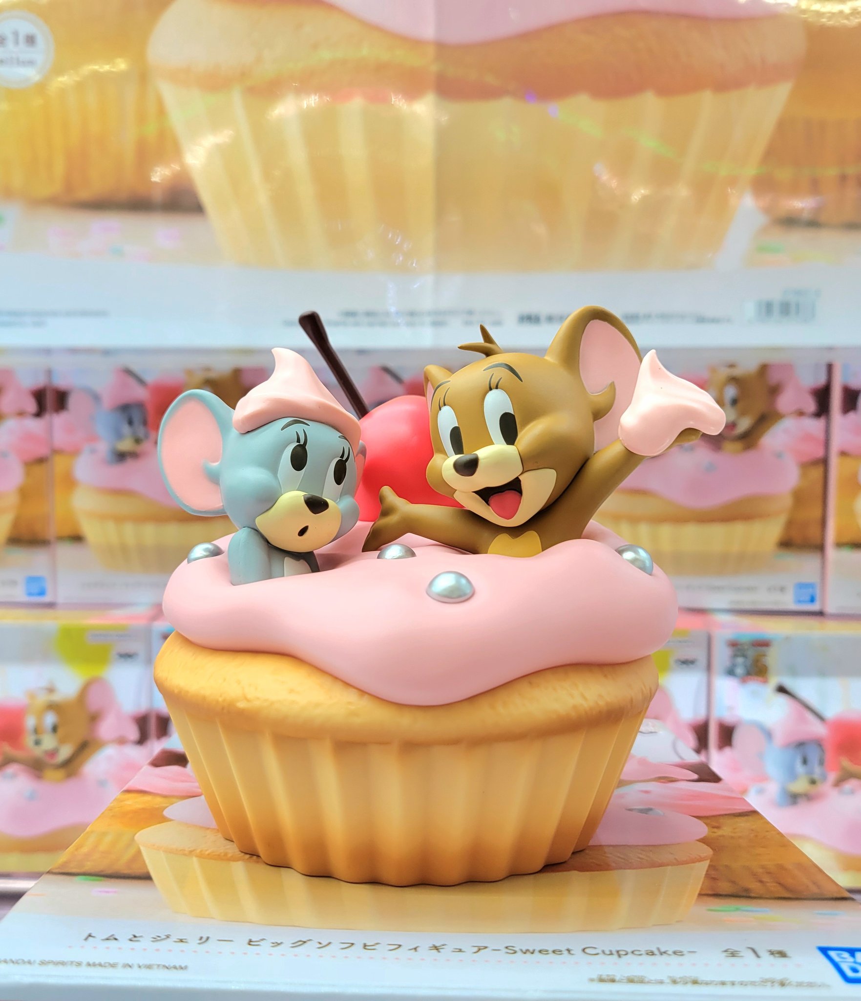 トムとジェリー フィギュア Enjoy Float Sweet Cupcake トムとジェリー ビッグソフビフィギュア-Sweet Cupcake-｜商品