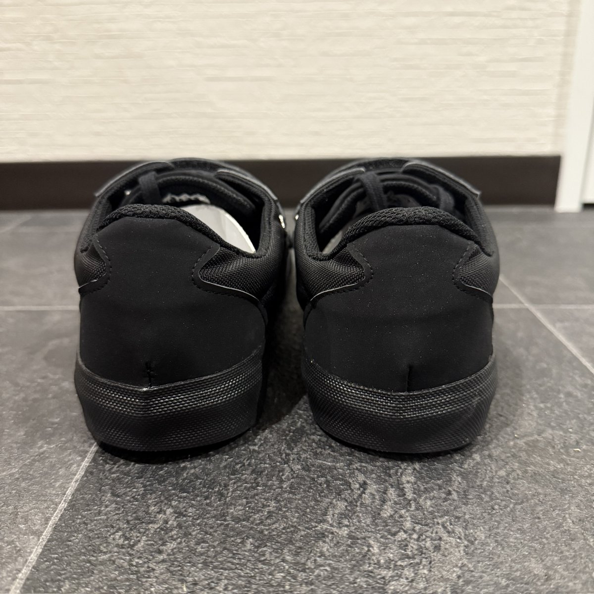 okutani0706's tweet image. パワーリフティング用フラットシューズの市販品最高性能をほこるアイアンホールドプロですが、すでにアナザーモデルの開発も進行しています。
この写真だけで違いがわかったあなたは相当なマニアか見えてしまう方です（笑）…