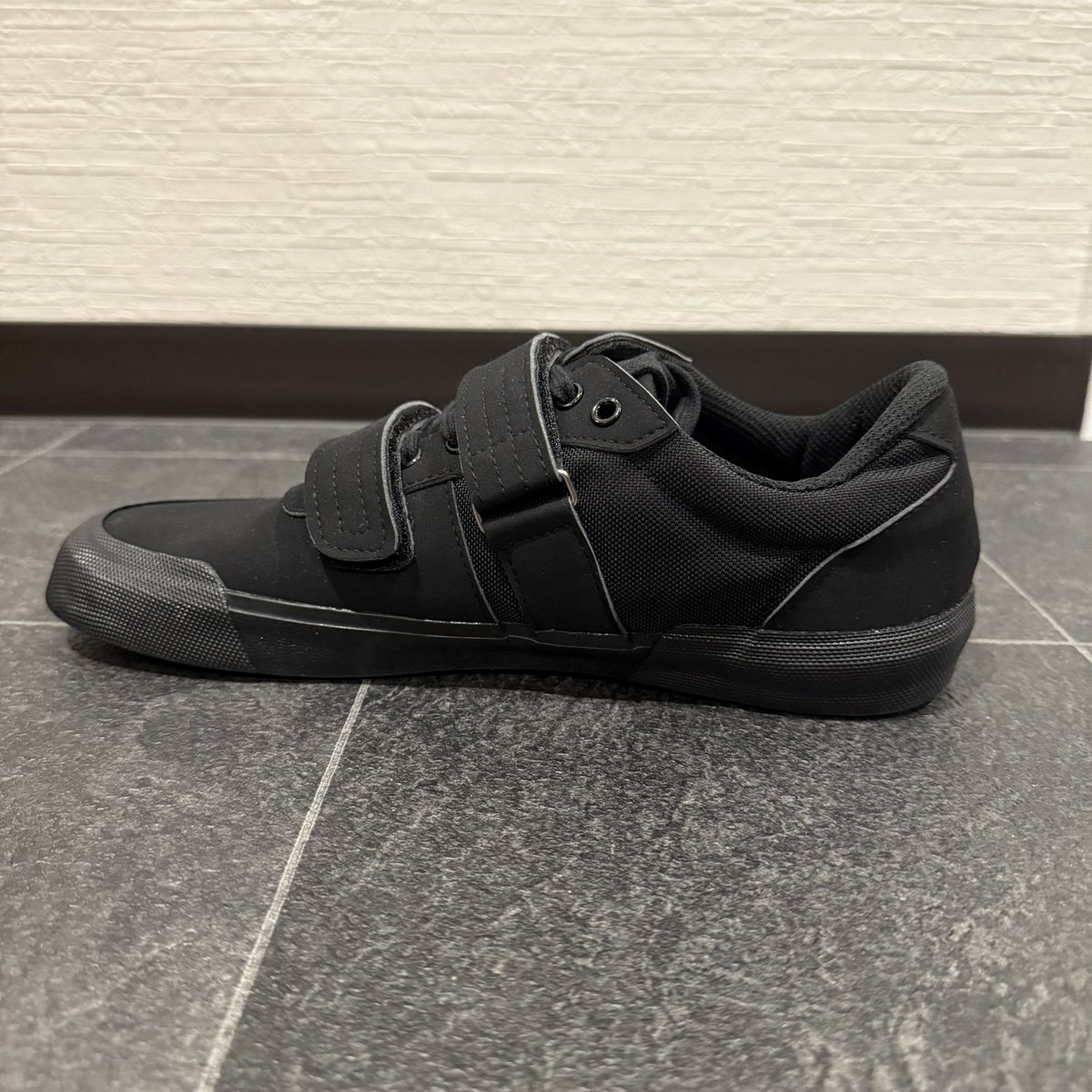 okutani0706's tweet image. パワーリフティング用フラットシューズの市販品最高性能をほこるアイアンホールドプロですが、すでにアナザーモデルの開発も進行しています。
この写真だけで違いがわかったあなたは相当なマニアか見えてしまう方です（笑）…