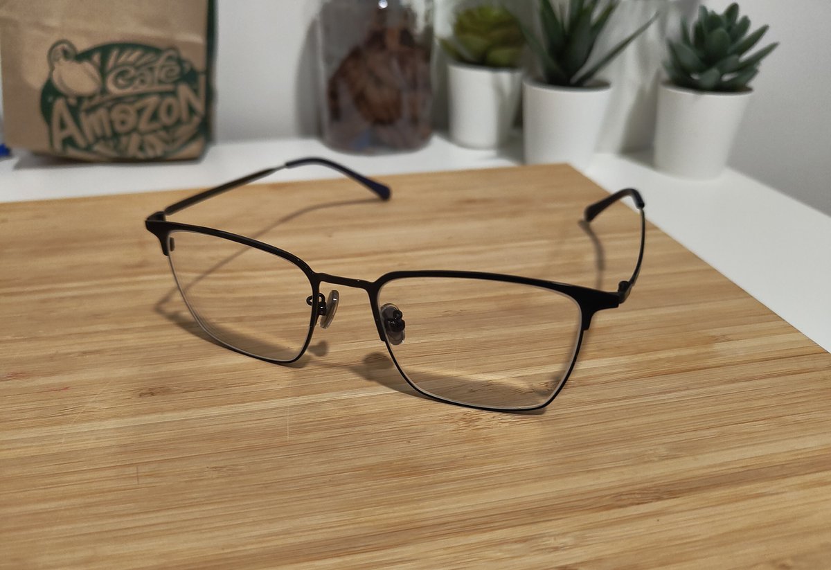 MakhamDev's tweet image. Just got the biggest graphical upgrade of my life. Who could&apos;ve guess working with screens all day will have impact on my eyesight.