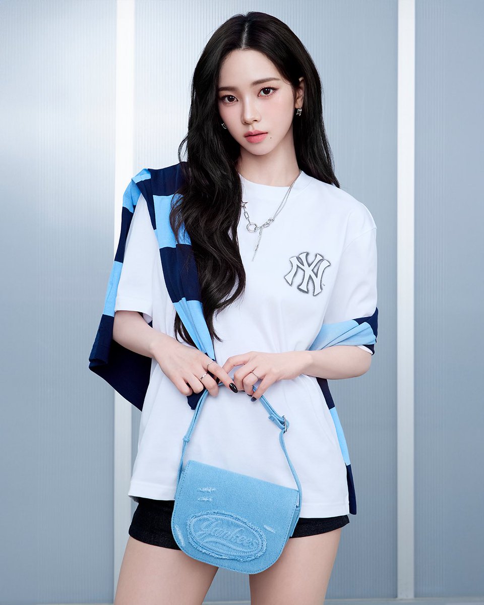คนเท่ของมาย! ส่งลุคสไตล์วินเทจของสาว MLB Brand Ambassador อย่าง #KARINA #aespa ที่อัพลุคจึ้งจากคอลเล็กชั่น Spring/Summer 2025 โดดเด่นด้วยกราฟิกโลโก้แบบเฮอริเทจ และหมวกแก๊ปโทนวินเทจซึ่งเป็นเอกลักษณ์ของ MLB ตามช้อปลุคตามได้แล้ววันนี้ที่ MLB ทุกสาขา💚

#MLBWITHKARINA #MLBThailand