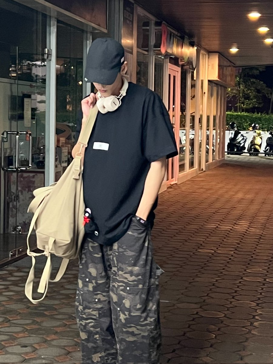 naranvik's tweet image. ก็ว่าทำไมกระเป๋าหนักๆ
#NAY_PERSES
#PERSES #PERSES_TH