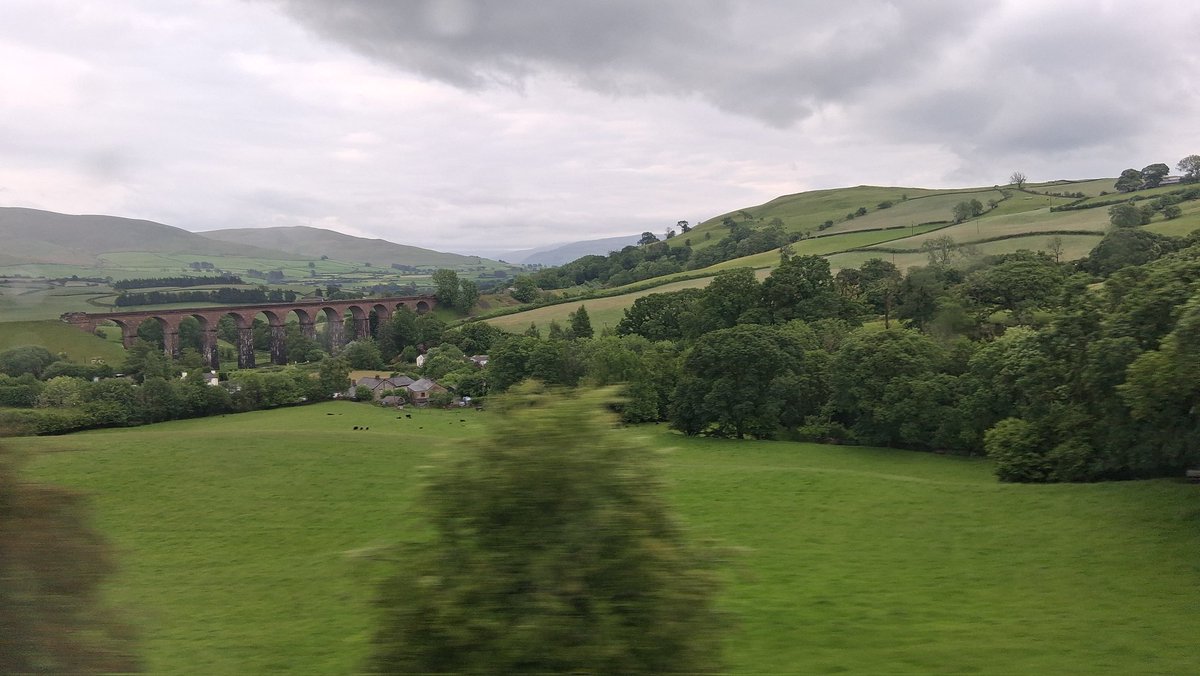 NorthofDunmail's tweet photo. @LakesStiles @LordOrk @Soapy_Wit_Tank @tismenic70 @CharlesBewley2 @ceadela @LansdellMum @tutty352 @Yeti98_ @RuthRendell1 Some countryside....
#TrainSnaps https://t.co/zmGLhk2fQi
