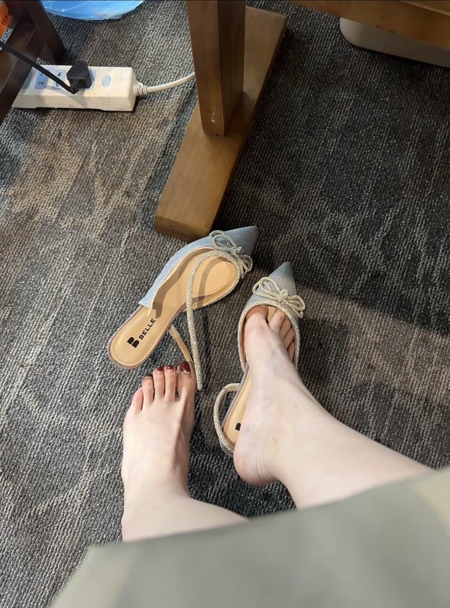 打工人的苦
打工人命是真苦 挤个地铁鞋子都被踩坏 #打工人也是人 #这就是打工人的生活 #上班的精神损耗 #一想到上班就崩不住 #打工人的状态 #上班使我暴躁 
#互