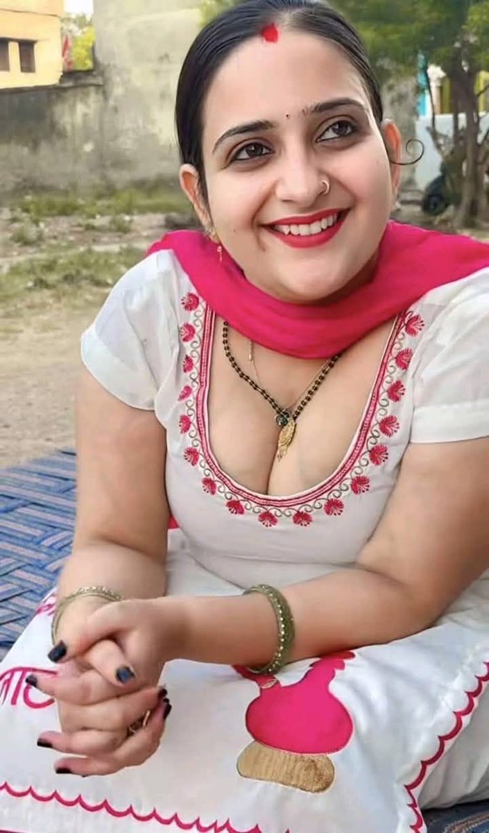 Aap bhi meri customer ban jao aapko bhi maze dungi