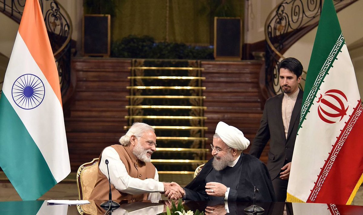 Saveminorities1's tweet photo. India Stand With Iran
🇮🇳India Stand With Iran 📷
Agree if Repost
#TelAviv #IranIsraelConflict #IsraelTerroristState Trump and Israel #IranUnderAttack #IranVsIsrael #ClothBank Piers The Iranian #SanatanDharma

jeq https://t.co/Y4UIfBmecB