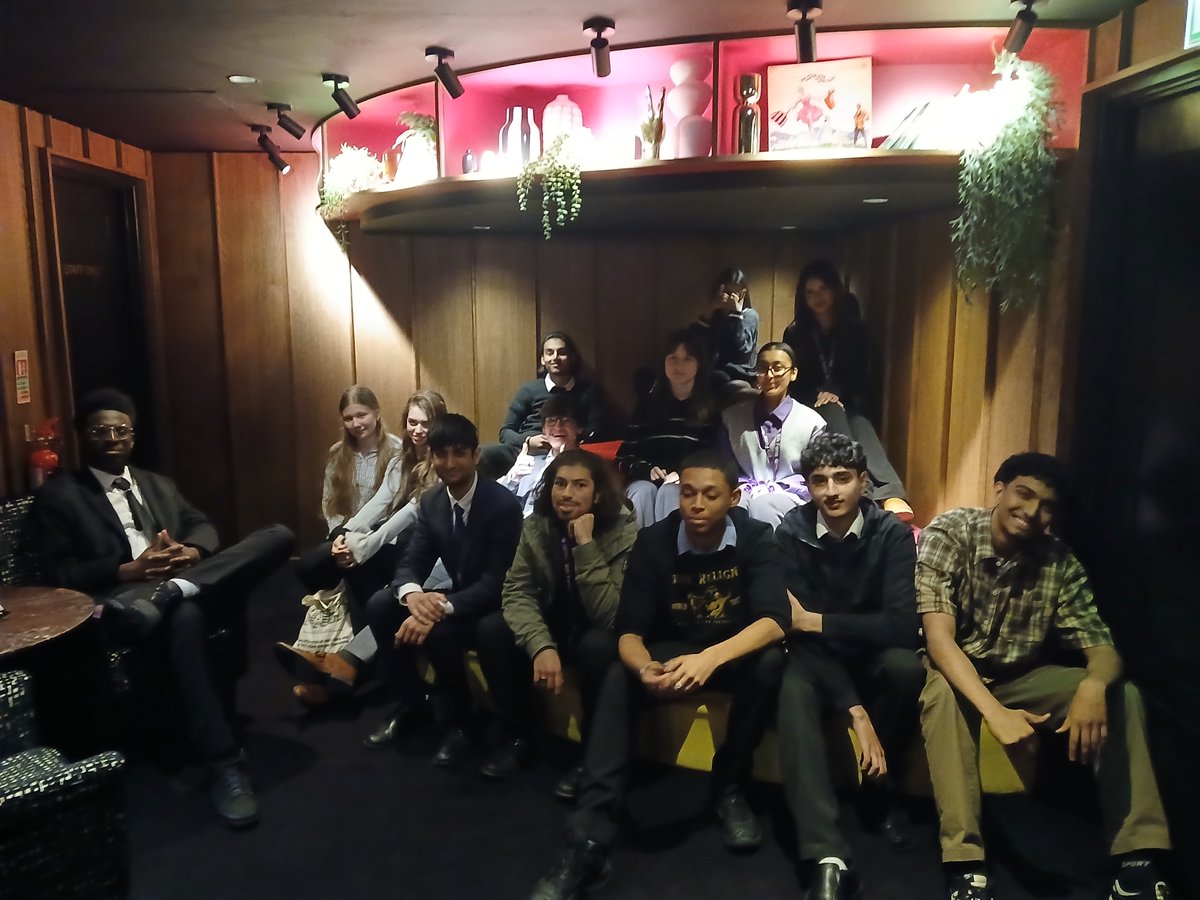 Our Y12 A-Level English students had a fantastic time in Birmingham last week, enjoying a National Theatre production of Streetcar Named Desire for exam prep! 🎭 Staff praised their amazing behavior. #OneVeryProudHead #FortisandProud #EnrichingLives