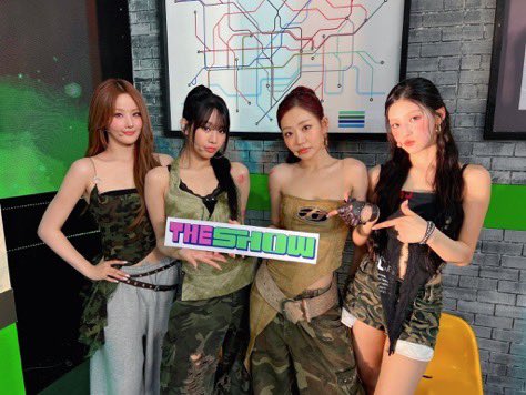 KISS OF LIFE FRANCE 💋🌖 (@kioffrance_fan) on Twitter photo PHOTOS┊17.06.25
<a href="/KISSOFLIFE_S2/">KISS OF LIFE</a> pour The Show !
> 🐼
#KISSOFLIFE #키스오브라이프 #KIOF #BELLE #NATTY #JULIE #HANEUL PHOTOS┊17.06.25
<a href="/KISSOFLIFE_S2/">KISS OF LIFE</a> pour The Show !
> 🐼
#KISSOFLIFE #키스오브라이프 #KIOF #BELLE #NATTY #JULIE #HANEUL