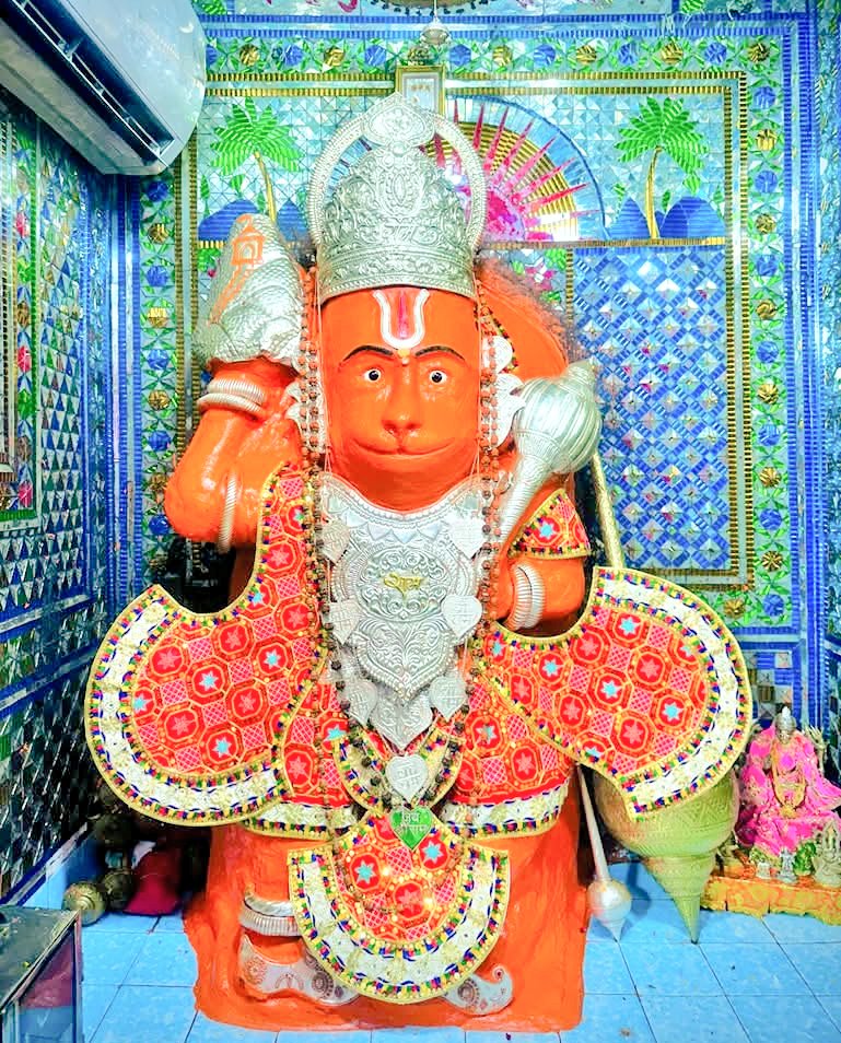 मित्रों, हम परेशान क्यों होते हैं इसके दो ही कारण हैं एक हमे भाग्य से ज्यादा चाहिए और दूसरा समय से पहले चाहिए। 

टेकरी सरकार की कृपा बनी रहे।,