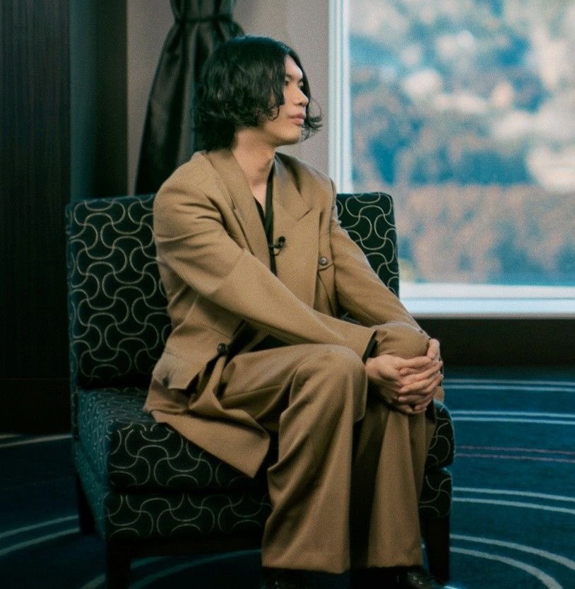 오늘의 켄민수: 앉을때 무릎 감싸기