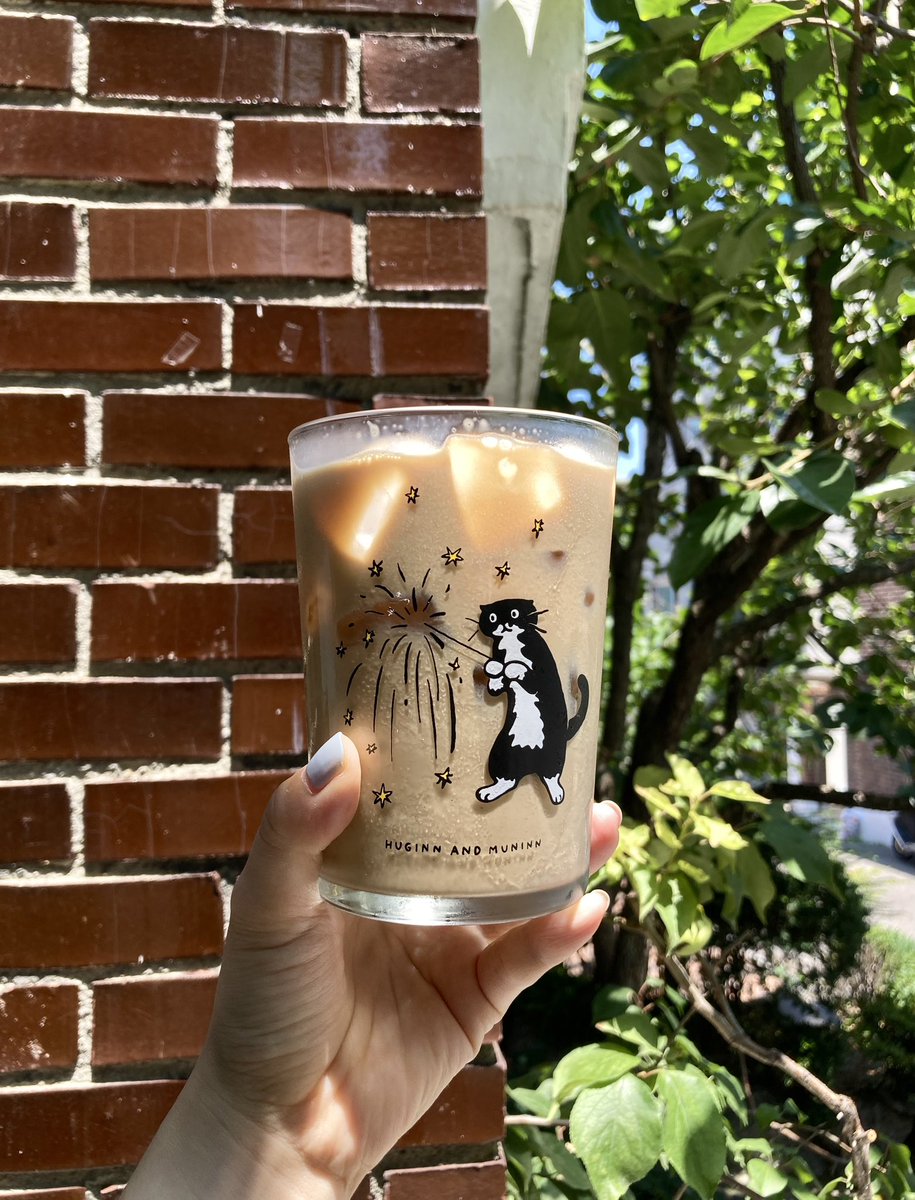 커다란 여름밤 유리컵🩵

naver.me/Fv7mZD7c