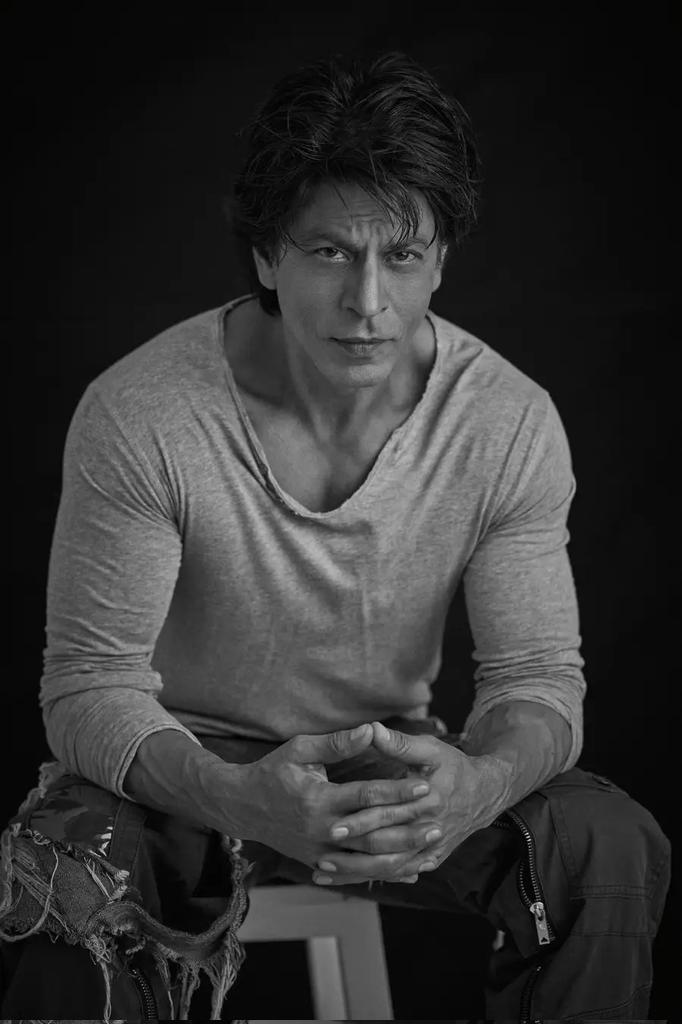 Shah Rukh Khan Universe Fan Club (@srkuniverse) on Twitter photo Intensity In Eyes & Charisma That Needs No Colour 🤍
<a href="/iamsrk/">Shah Rukh Khan</a>
#SRK #ShahRukhKhan #kingkhan #Baadshah Intensity In Eyes & Charisma That Needs No Colour 🤍
<a href="/iamsrk/">Shah Rukh Khan</a>
#SRK #ShahRukhKhan #kingkhan #Baadshah