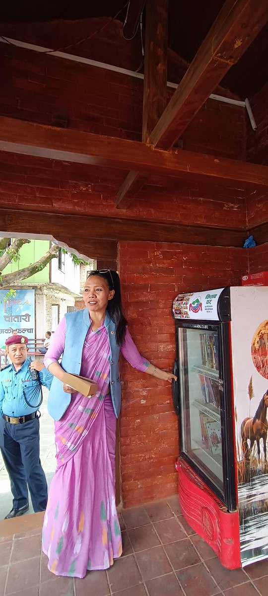 anita_anurag's tweet image. सिसाको पुरानो फ्रिजमा 'किताब घर' । तपाईं हामीलाई यस्तो प्रयोगमा नआउने सिसाको ढोका भएको फ्रिज र पुस्तकहरू दिएर योगदान गर्न सक्नुहुनेछ ।
जय बुढानीलकण्ठ 🙏🙏