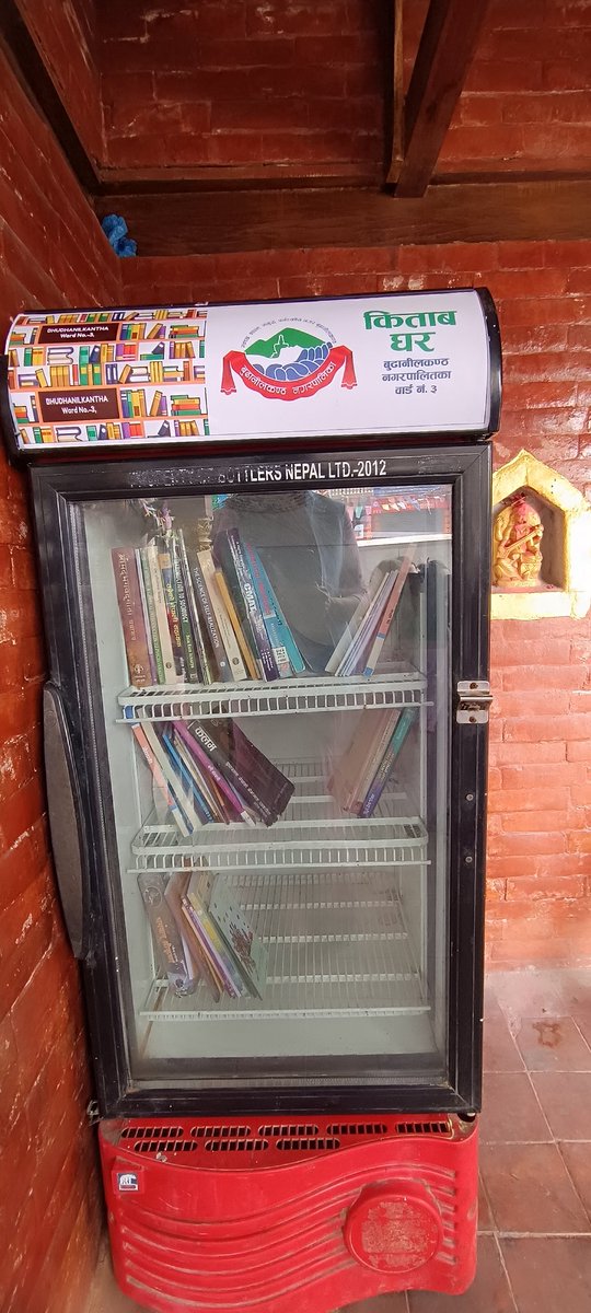 anita_anurag's tweet image. सिसाको पुरानो फ्रिजमा 'किताब घर' । तपाईं हामीलाई यस्तो प्रयोगमा नआउने सिसाको ढोका भएको फ्रिज र पुस्तकहरू दिएर योगदान गर्न सक्नुहुनेछ ।
जय बुढानीलकण्ठ 🙏🙏