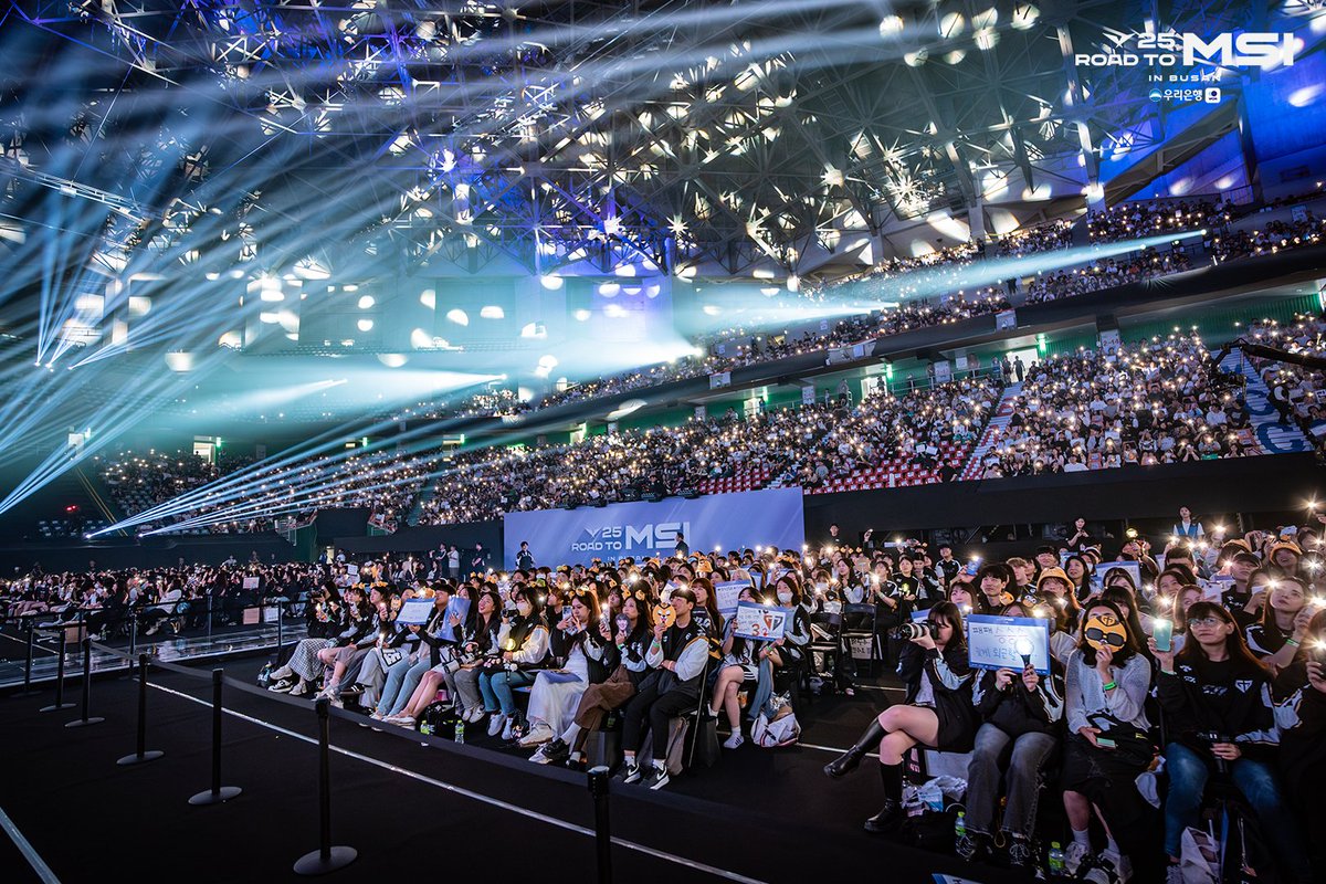 Our #MSI2025 representatives 🐯🌹