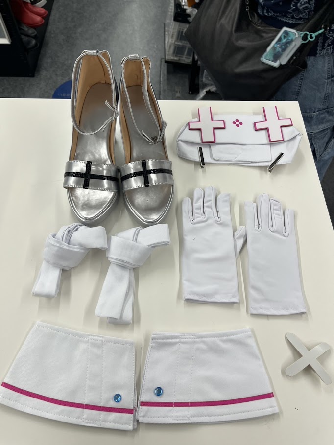 kbooks_cospre's tweet image. 【入荷情報】
#バーチャルYouTuber #にじさんじ #健屋花那
女性用Mサイズ 靴24.5cm 税込10,450円
※靴若干キズ有、髪飾り若干色移り有
が入荷しました！

靴付でお得ですよ！
今なら他衣装もございます！

TEL：03-5928-5331
#kbooks #コスプレ #乙女ロード #kbコスプレ入荷_にじさんじ