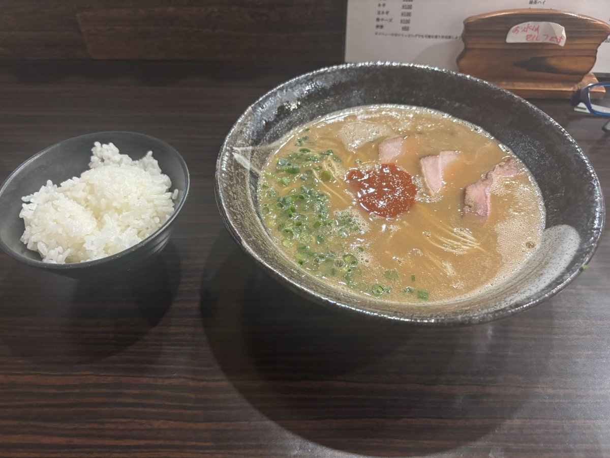 横道　東松山

天然とんこつらーめん(一蘭インスパイア)

美味かった！替え玉ももちろん食べました。