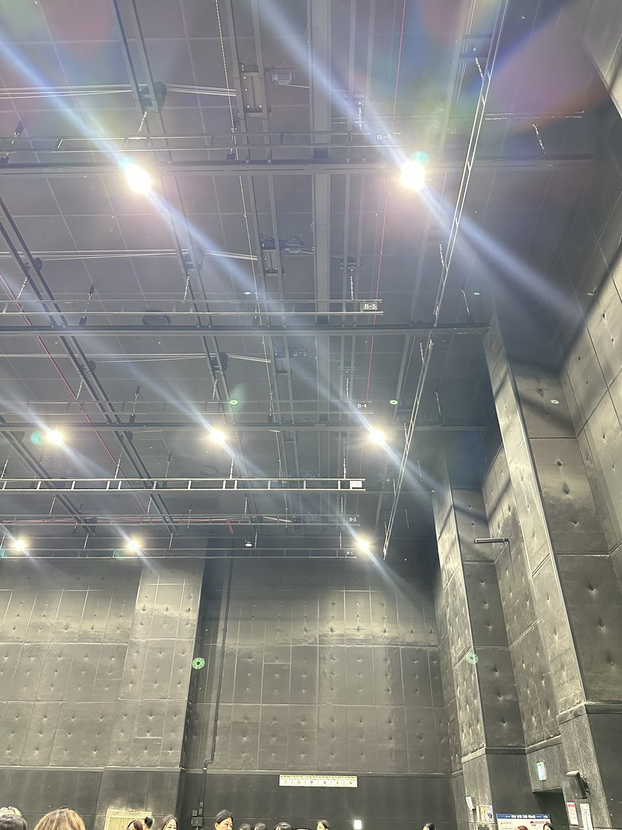 _mang218's tweet photo. 오늘 정떤남자가 우리에게 주신거

- 역조공 주시고 손편지….. 진짜감동
- 쇼핑백에 역조공 넣으라고 쇼핑백도 주시고
- 아미들 배고플까봐 베이글에 쿠키에 음료도 주심
- 날 더우니깐 에어컨 빵빵한곳에서 대기하라고함
- 물 나눠주심

아진짜너무 감사하고 고마워죽겟더고요…..🥺
정호석 사랑합니다 호석이한테 잘하자아아