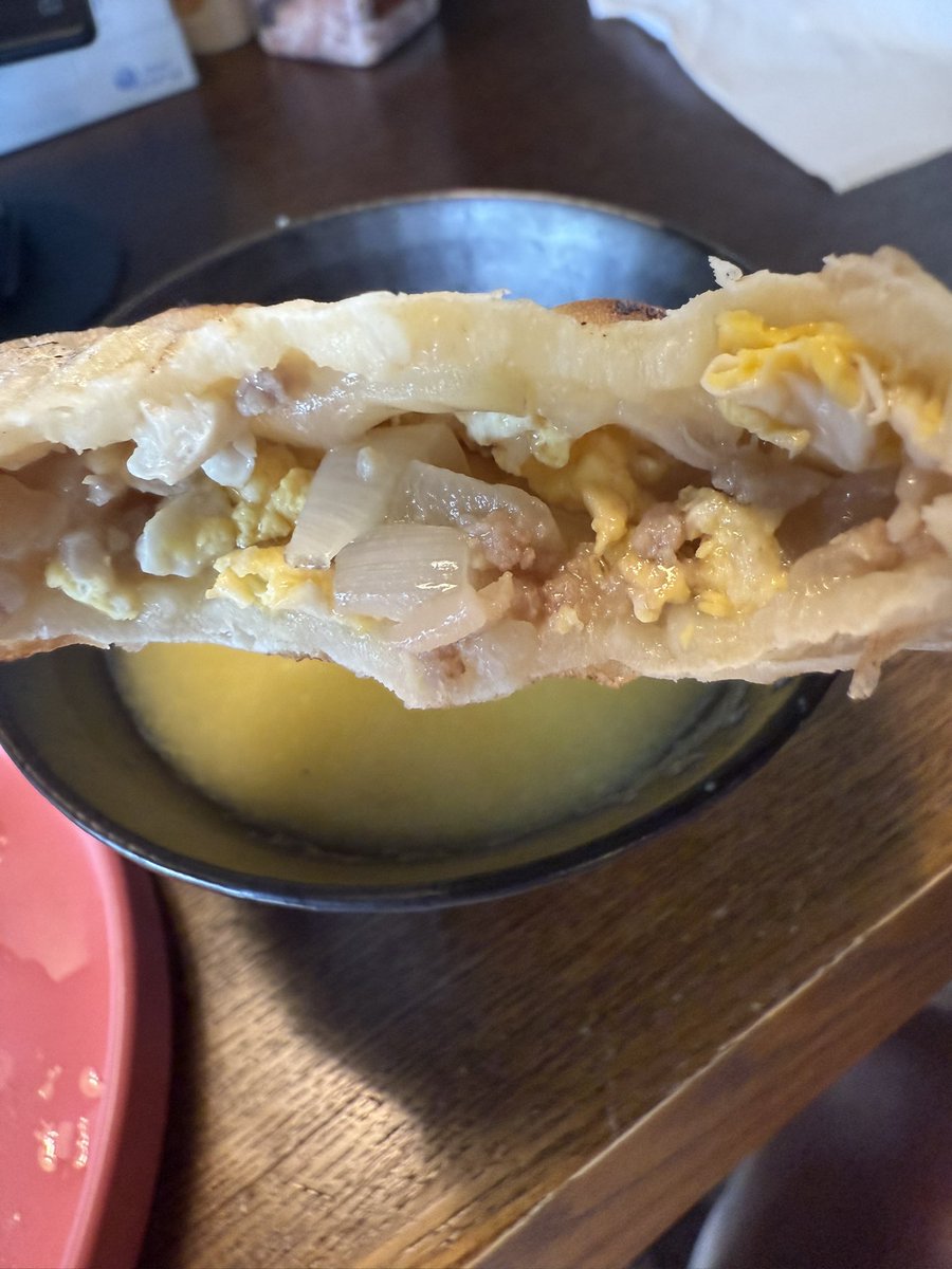 我家做包子、饺子、馅儿饼，必须要我和馅儿

这个“洋葱鸡蛋牛肉馅”主要是洋葱好，是京都这边有机农场产的，真的清甜如水果

估计是淡路岛的品种