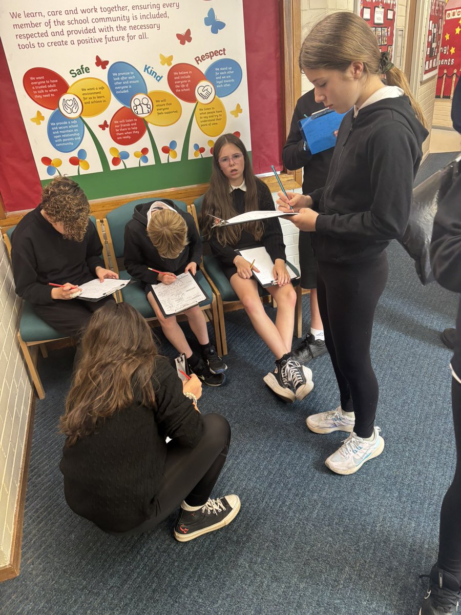 HollieJHarley's tweet image. 🎉 Huge shoutout to our amazing young people @AnnickPS who completed a Transition Scavenger Hunt! 🕵️‍♂️✨
They smashed it with teamwork, confidence &amp;amp; curiosity. 💪🏽📚
The journey from primary to secondary just got a lot more exciting!
#PrimaryToAcademy #TransitionSuccess