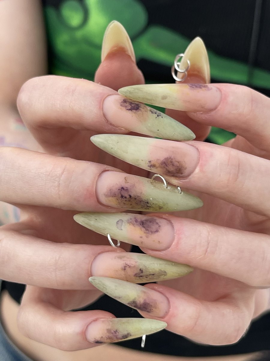 I can't help but think I really like ugly nails.