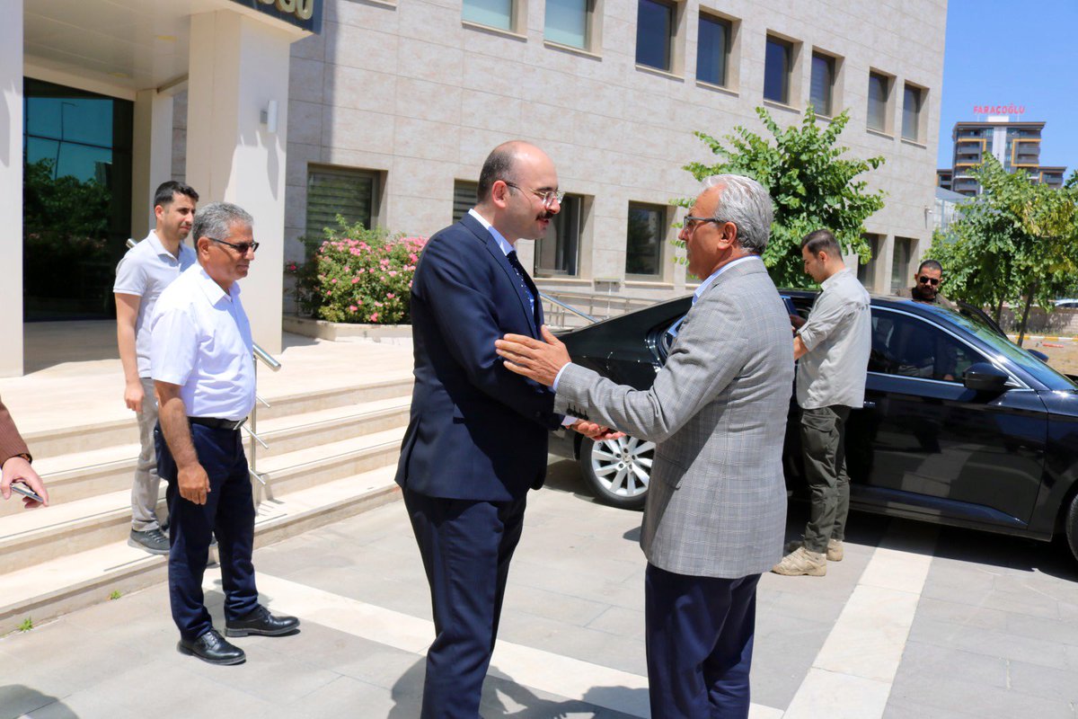 Malataya/Doğanşehir Kaymakamı olarak atanan Vali Yrd. Sn.Ahmet Fatih SUNGUR, kurumumuza veda ziyaretinde bulundu. Şehrimize yaptığı hizmetlerden dolayı kendilerine teşekkür eder, yeni görevinde başarılar dileriz.
<a href="/huseyinaras47/">Hüseyin ARAS</a> <a href="/UrfaValiligi/">T.C. ŞANLIURFA VALİLİĞİ</a>