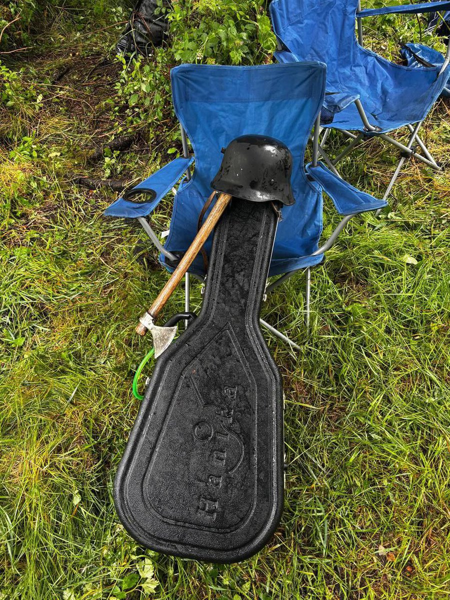 ClannEireannIE's tweet image. Local members of Clann Éireann’s SN were active over the weekend, camping overnight in Ulster.
During the day members put up their tents and took part in kickboxing and boxing sparring as well as jiu-jitsu rolling.
As evening set, a campfire was created and the lads settled down…