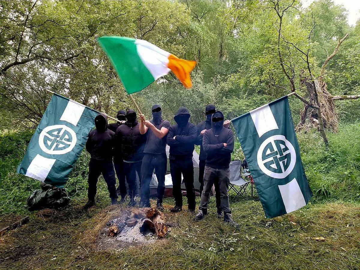 ClannEireannIE's tweet image. Local members of Clann Éireann’s SN were active over the weekend, camping overnight in Ulster.
During the day members put up their tents and took part in kickboxing and boxing sparring as well as jiu-jitsu rolling.
As evening set, a campfire was created and the lads settled down…