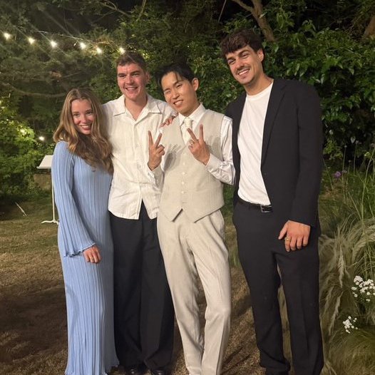 ¡Muchas felicidades! 🇰🇷🤵‍♂️👰‍♂️

Woo está de doble enhorabuena. Al reciente fichaje definitivo por el Union se ha sumado su boda, a la que han acudido varios compañeros del equipo como Skov o Leite