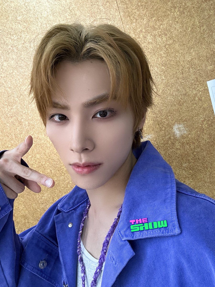 theshow_offcl's tweet image. 나 궁금한 점
오늘 #샤오쥔 강아지력 정도가 어떻게 됨?

1단계: 약간 강아지, 사람에 가까운 정도 (위장 취업 가능)
2단계: 기분 좋으면 강아지 귀 튀어나옴 (위장 취업 절대 불가능)
3단계: 뛰면 강아지 털 날릴 정도 또는 강아지 코! 하면 코 줄 수 있는 정도
4단계: 세상에 나쁜 개는 없다에…