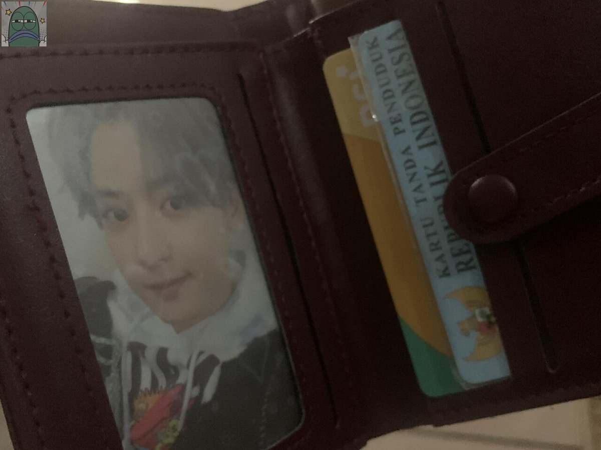 tanyarlfes's tweet image. 💚 Pacaran baru 3bln, tiba2 gw lihat foto cowo lain di dompet cwe gw!? bjir ini siapaa??! cwe gw selingkuh kah?😭😭 masih gk berani nanya gw cokk