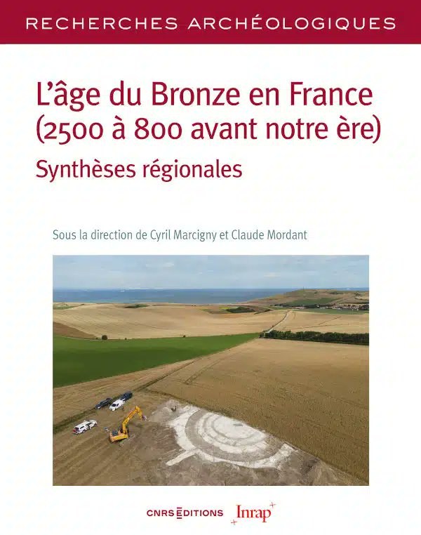 CReAAH_UMR6566's tweet image. 🟢🟢🟢 Nouvelles parutions : 
L&apos;âge du Bronze en France (2500 à 800 avant notre ère) 2 volumes : Synthèses régionales et Synthèses thématiques / Sous la dir. de C. Marcigny et Cl. Mordant 
Une coédition Inrap - CNRS Éditions
@CNRSEd @Inrap @CReAAH_UMR6566