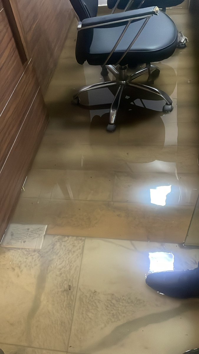 CastonCAS's tweet photo. @gupta_rekha @ashishsood_bjp @mssirsa @pwddelhi @DSIIDC95981579 we complained about improper cleaning of drains a month ago. Here is what hs happened in the first rain https://t.co/9kMR4L8tpw