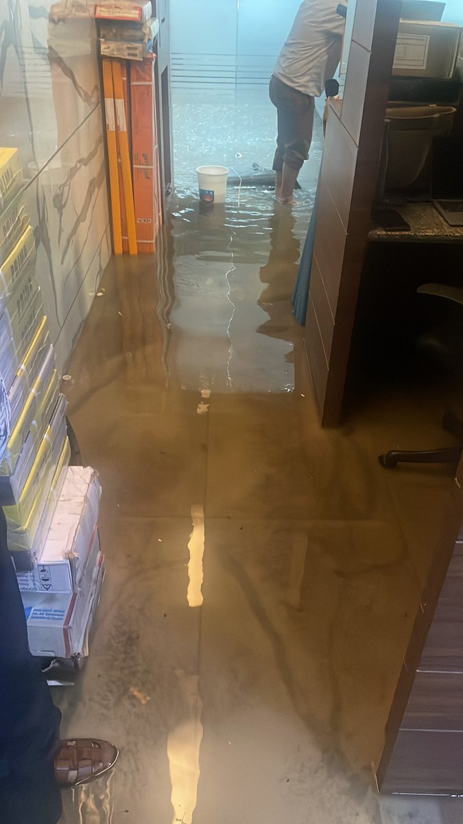 CastonCAS's tweet photo. @gupta_rekha @ashishsood_bjp @mssirsa @pwddelhi @DSIIDC95981579 we complained about improper cleaning of drains a month ago. Here is what hs happened in the first rain https://t.co/9kMR4L8tpw
