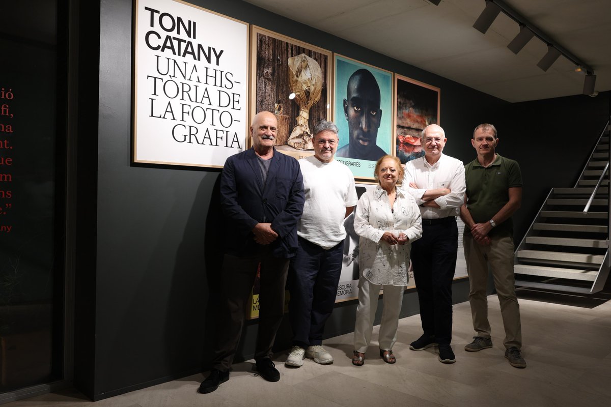 FTCatany's tweet photo. Gran cap de setmana amb Cristina García Rodero al #CIFTC dins les II Trobades Fotogràfiques organitzades amb la #fundaciomarchPalma
Avui darrer round amb la xerrada inaugural de l'expo #EspañaOculta a la seu de la F. Juan March a Palma

fotos: @Emilio_PF https://t.co/BEZnXyGuTq
