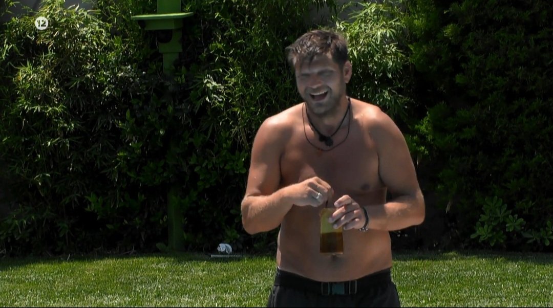 NtinaGaurina7's tweet photo. Καλημέρα με τον απόλυτο παίκτη του ββ!#bigbrothergr https://t.co/4u5a9POeOw