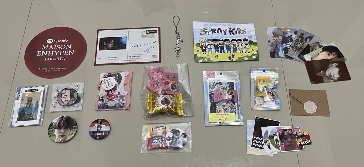 walau udah telat but i wanted to post this :] super happy at <a href="/SKZEE_Ent/">SKZEE Ent</a>’s noraebang kemarin ‘cause i got to meet some of my mutuals! also, seeing everyone’s reaction to my freebies bikin aku seneng BGT… thank you for cherishing them 😭 and thanks for the freebies as well! 🥺💟