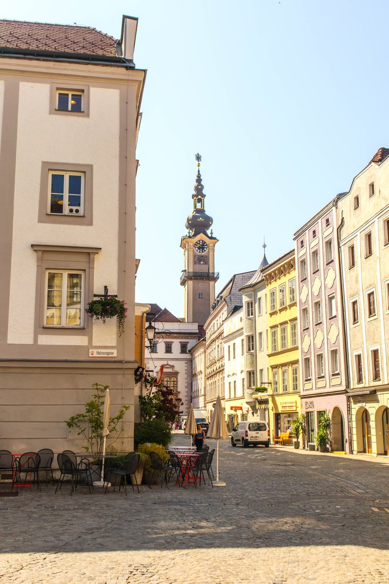 I've loved discovering Linz on this trip! From pretty spots like this in the Old Town, to quirky murals and futuristic museums, it's a really underrated city break destination. 📸✨ #VisitLinz <a href="/Austria_UK/">Austria_UK</a> ad #discoverupperaustria